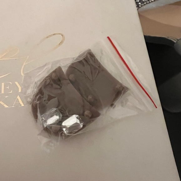 Jewel Badgley Mischka || “Hendricks” Block Heel Sandal Size 10 - Picture 11 of 11